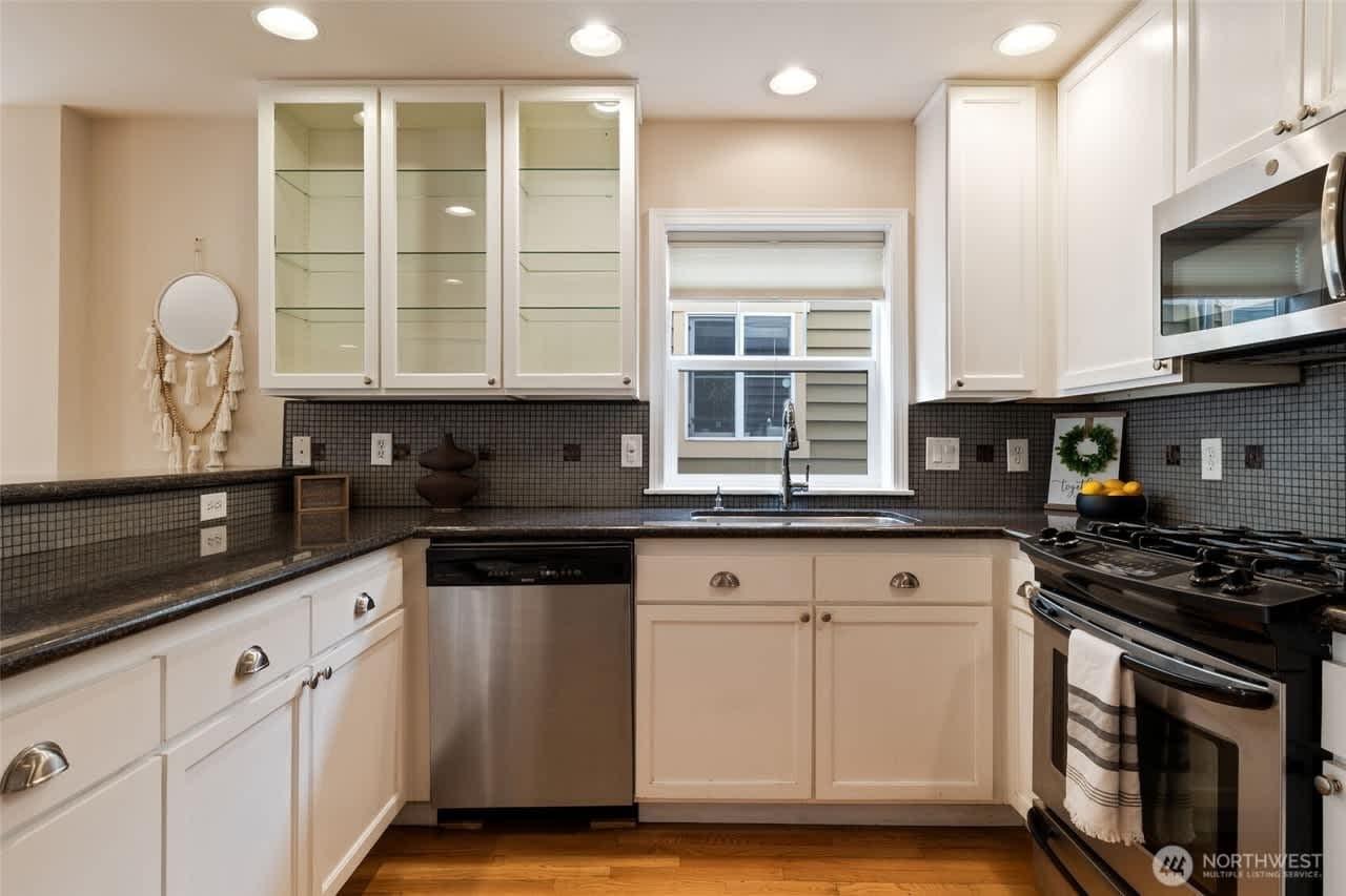 “Whip up a morning coffee or a gourmet meal in this bright, fully equipped kitchen.