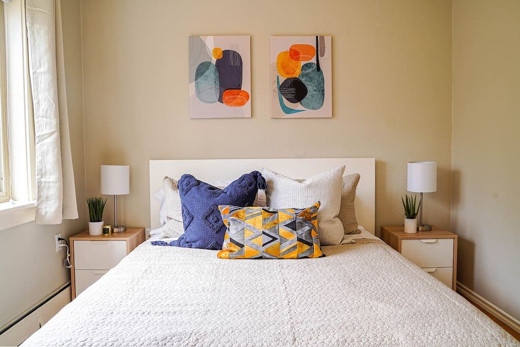 Bedroom 2 with Queen bed