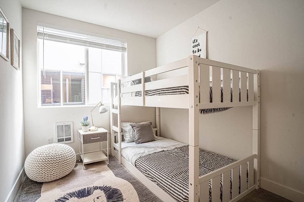 2nd floor bed room with bunk beds